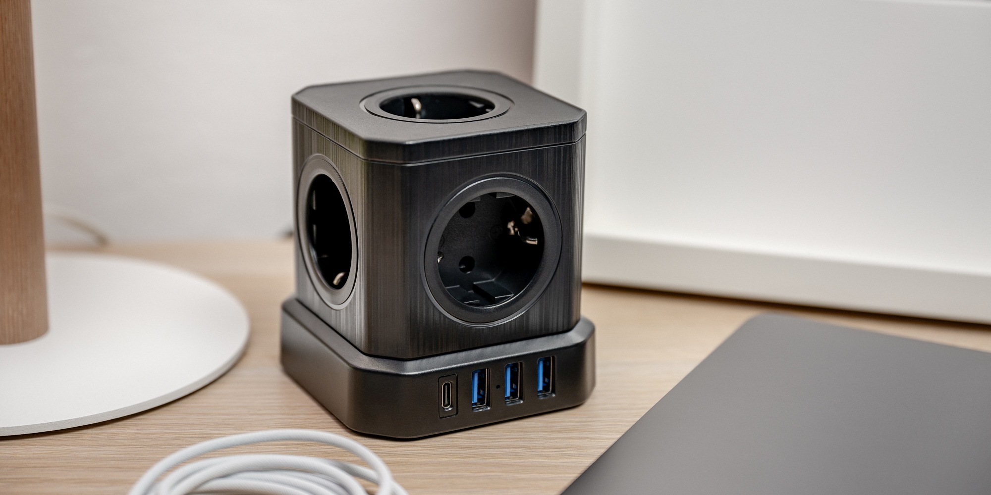 Newell-GaN-Power-Cube-9v1-černá-12